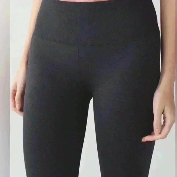 Lululemon In The Flow Crop II - Deep Coal size 6 like new - Picture 3 of 8